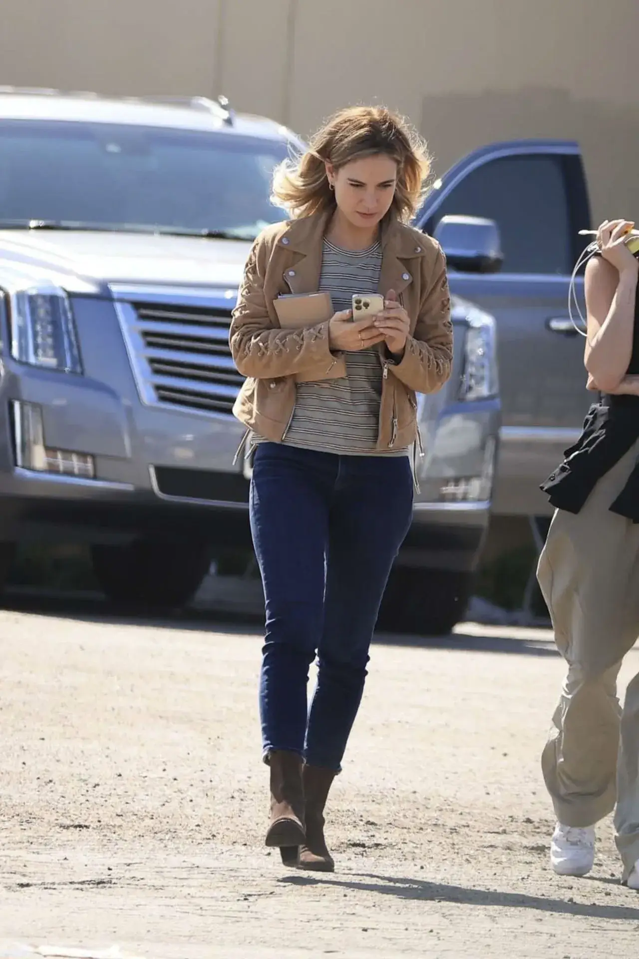 LILY JAMES STILLS ON SET IN LA CONTINUING HER WORK ON THE FILM SWIPED 1